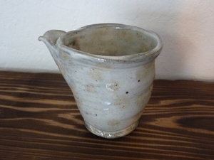 粉引片口